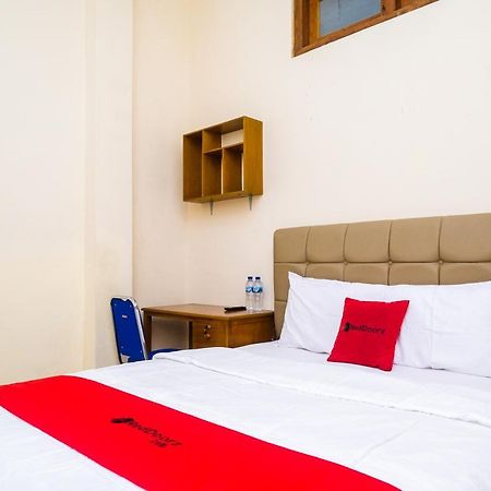Reddoorz Syariah @ Griya Thamrin Manahan Solo Exteriör bild
