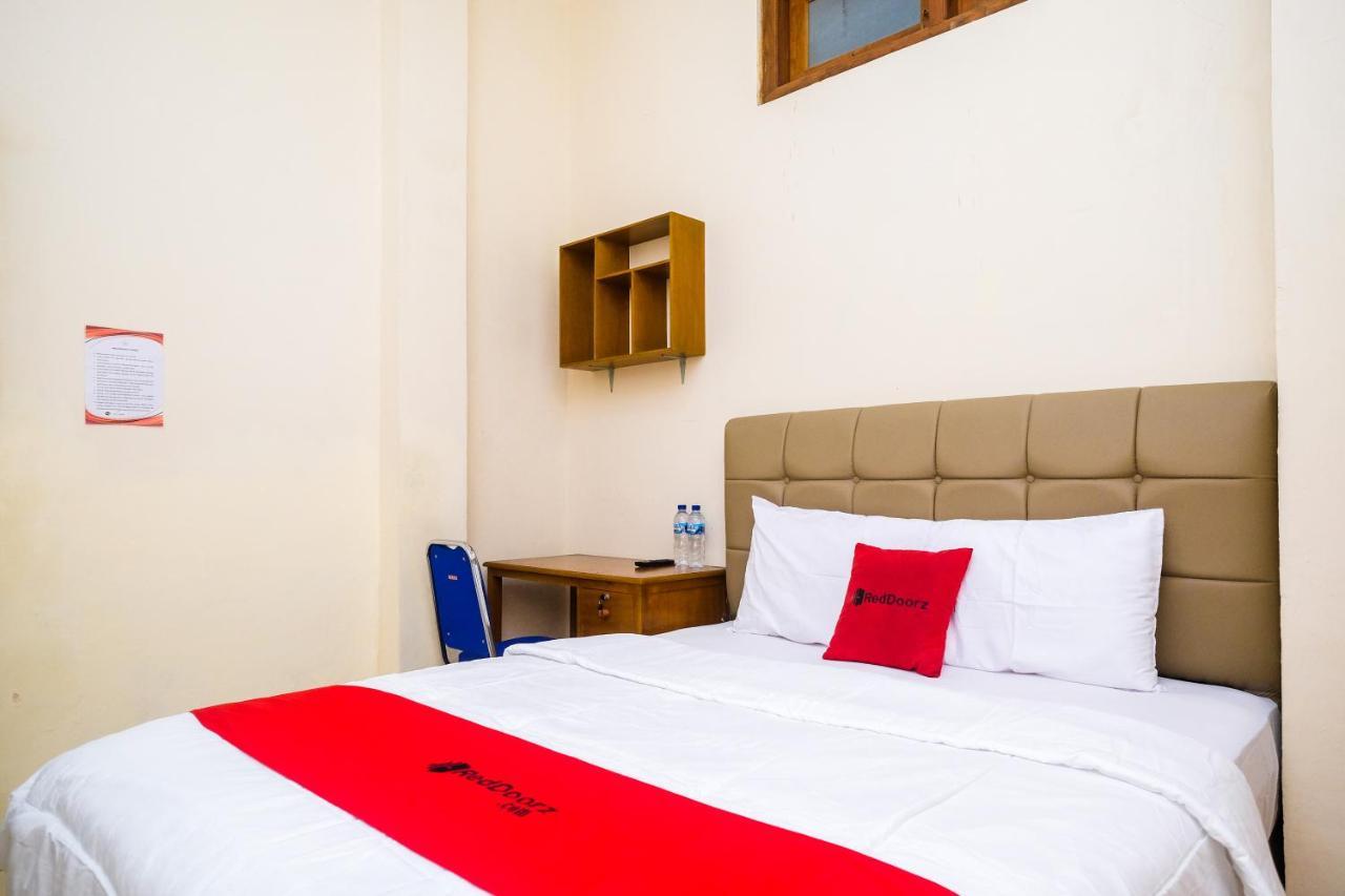 Reddoorz Syariah @ Griya Thamrin Manahan Solo Exteriör bild
