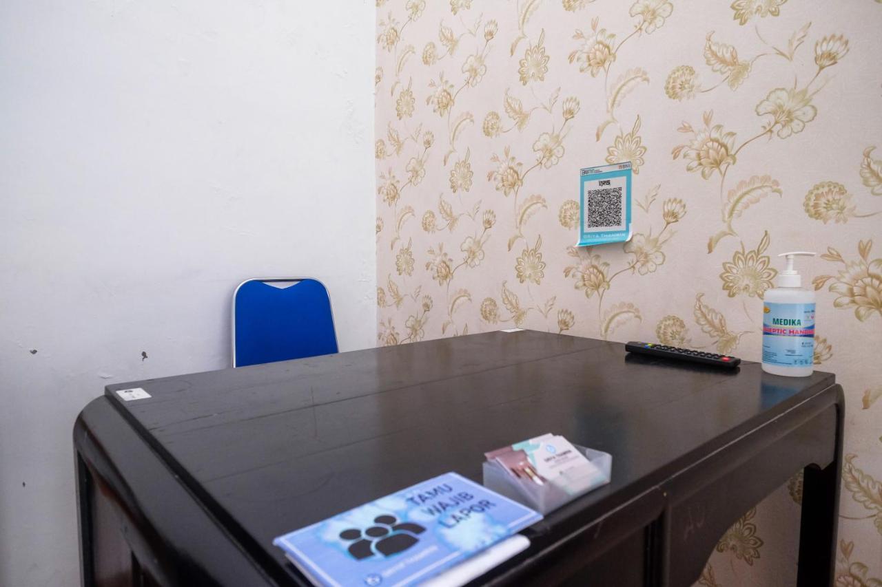 Reddoorz Syariah @ Griya Thamrin Manahan Solo Exteriör bild
