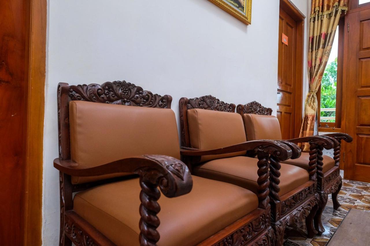 Reddoorz Syariah @ Griya Thamrin Manahan Solo Exteriör bild