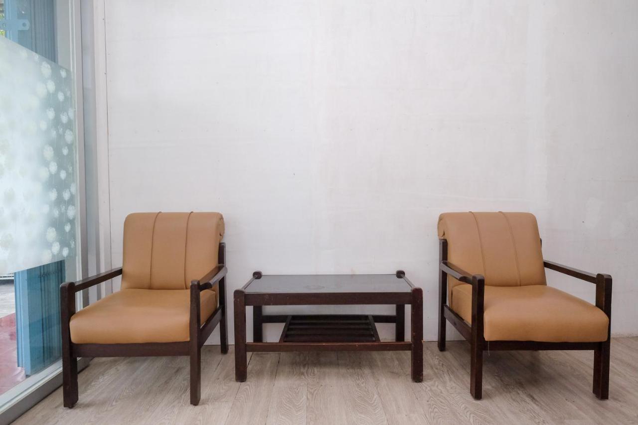 Reddoorz Syariah @ Griya Thamrin Manahan Solo Exteriör bild